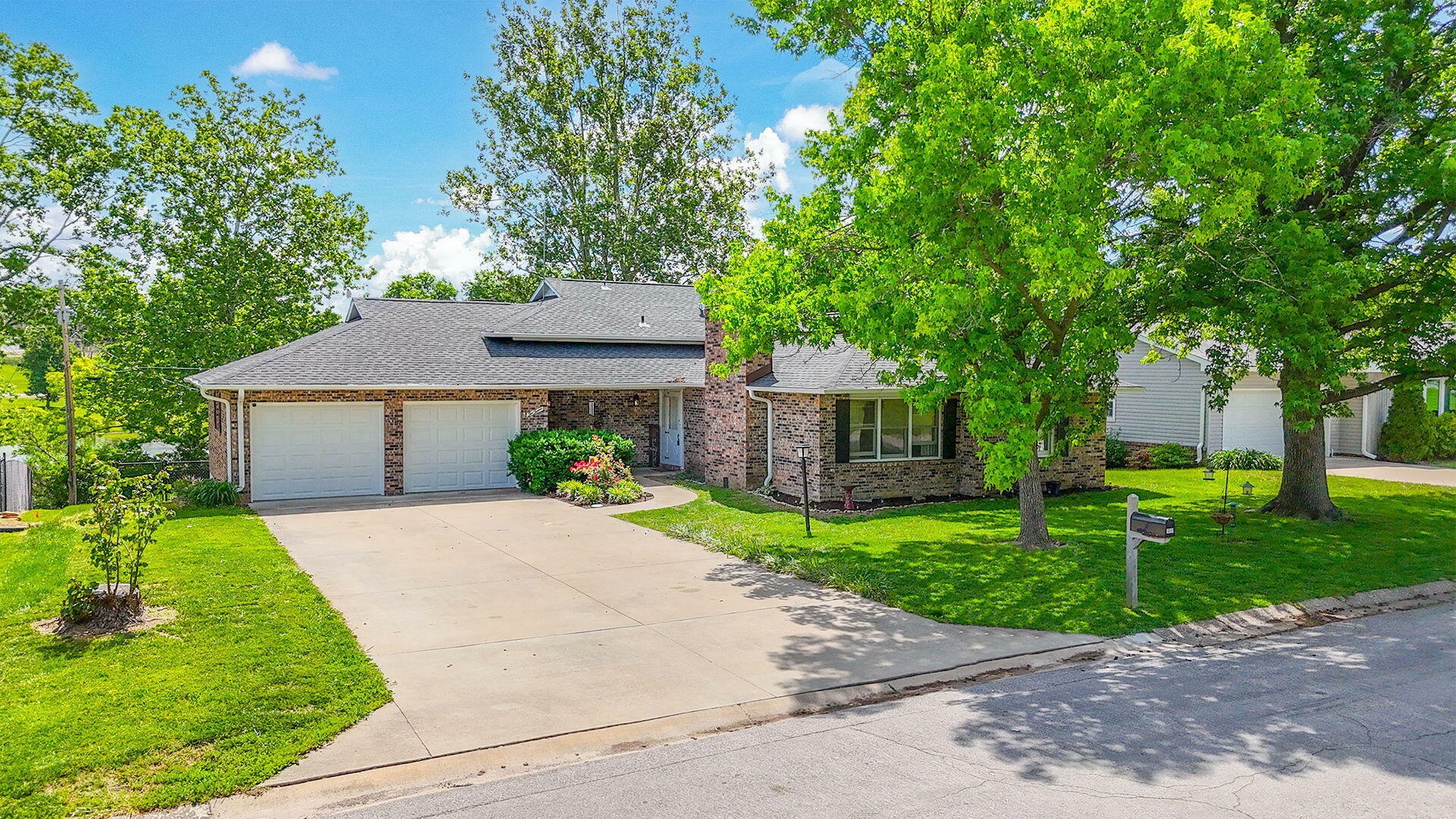 Property Photo: 1012 Luther Dr MO 65265