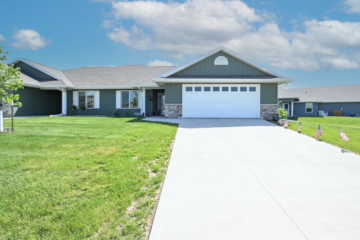 3902 Bluebird Drive SW  Cedar Rapids IA 52404 photo