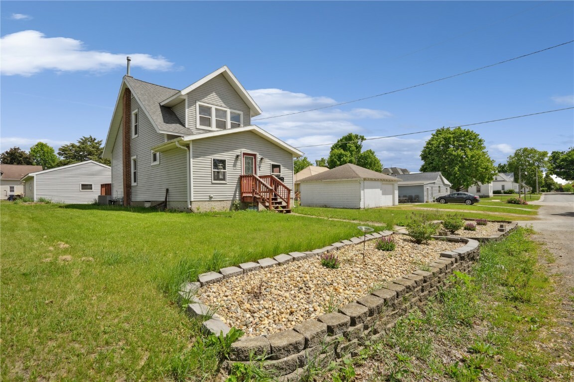 Property Photo: 706 5th Avenue IA 52349