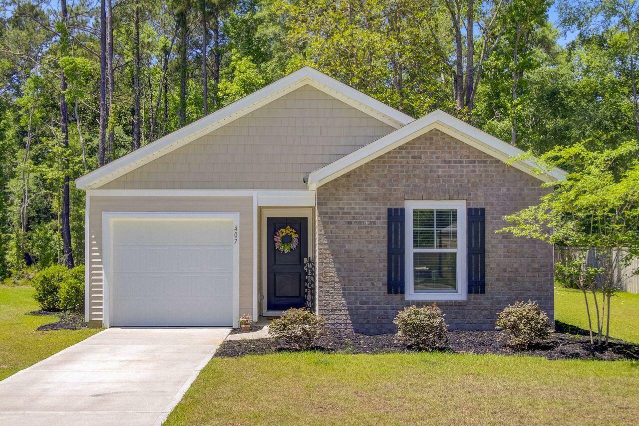 Property Photo: 407 Spruce Ivy Street SC 29461