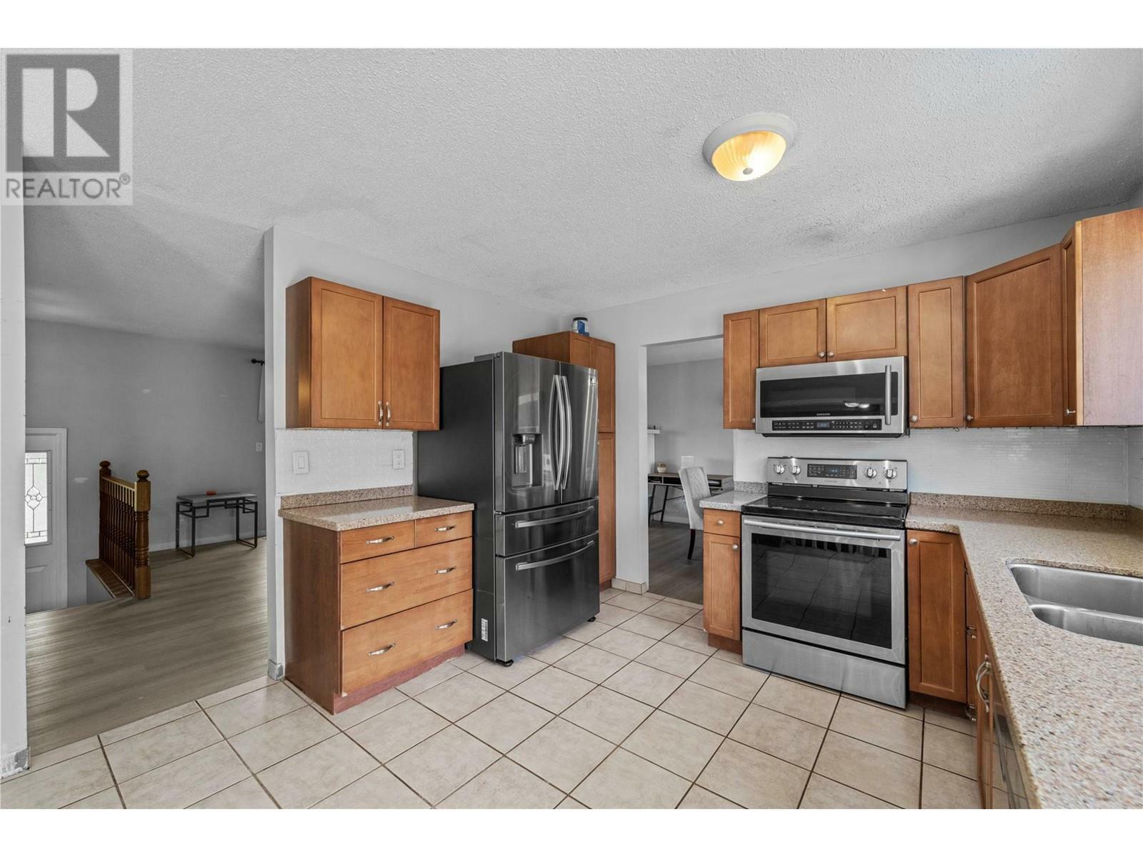 Photo de la propriété:  787 Gleneagles Drive  BC V2E 1J7 
