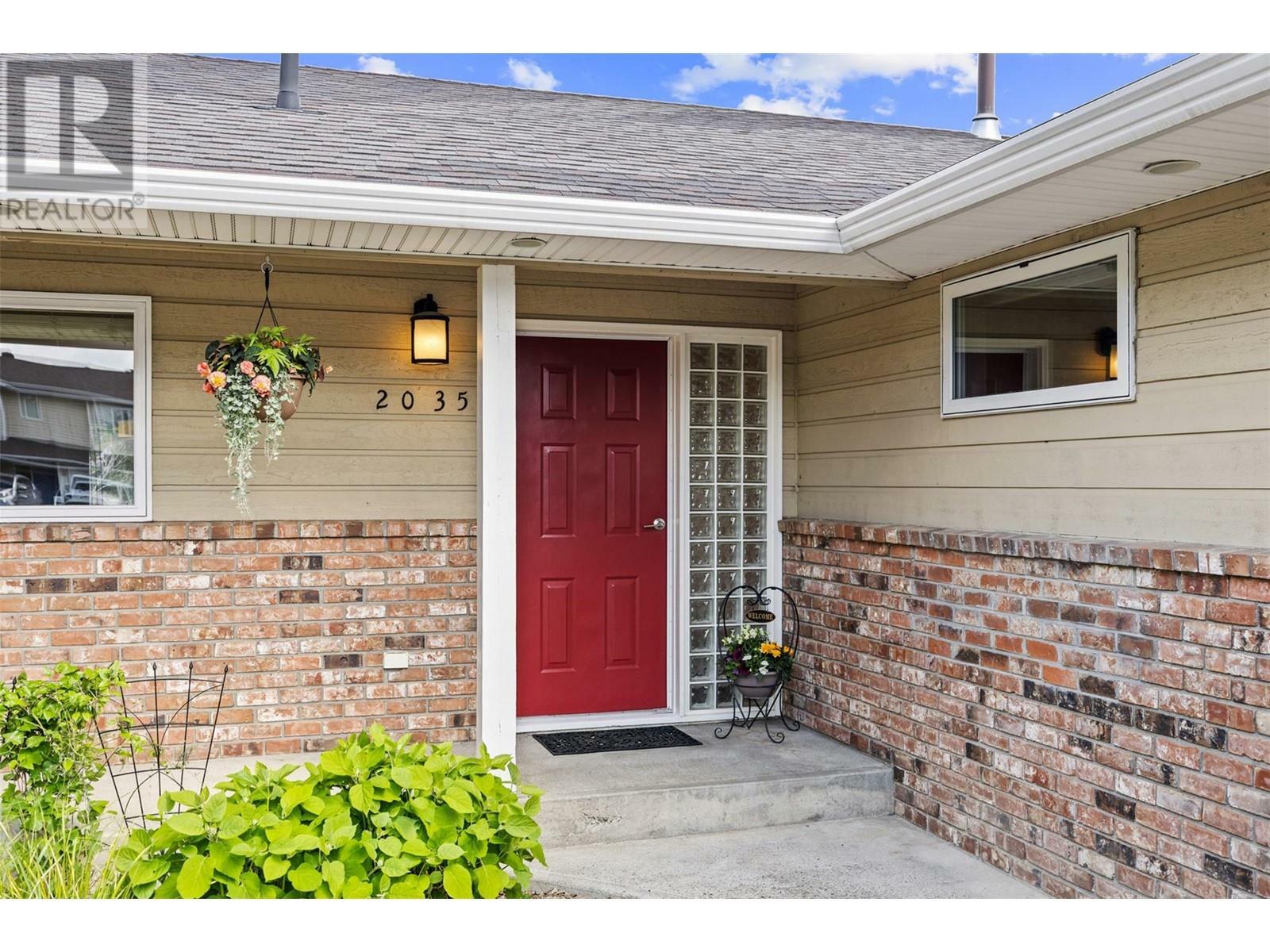 Photo de la propriété:  2035 Monteith Drive  BC V2E 2G5 