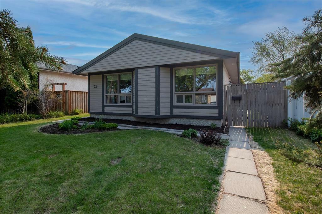 Property Photo: 25 Meadow Lake Drive MB R2C 4M1