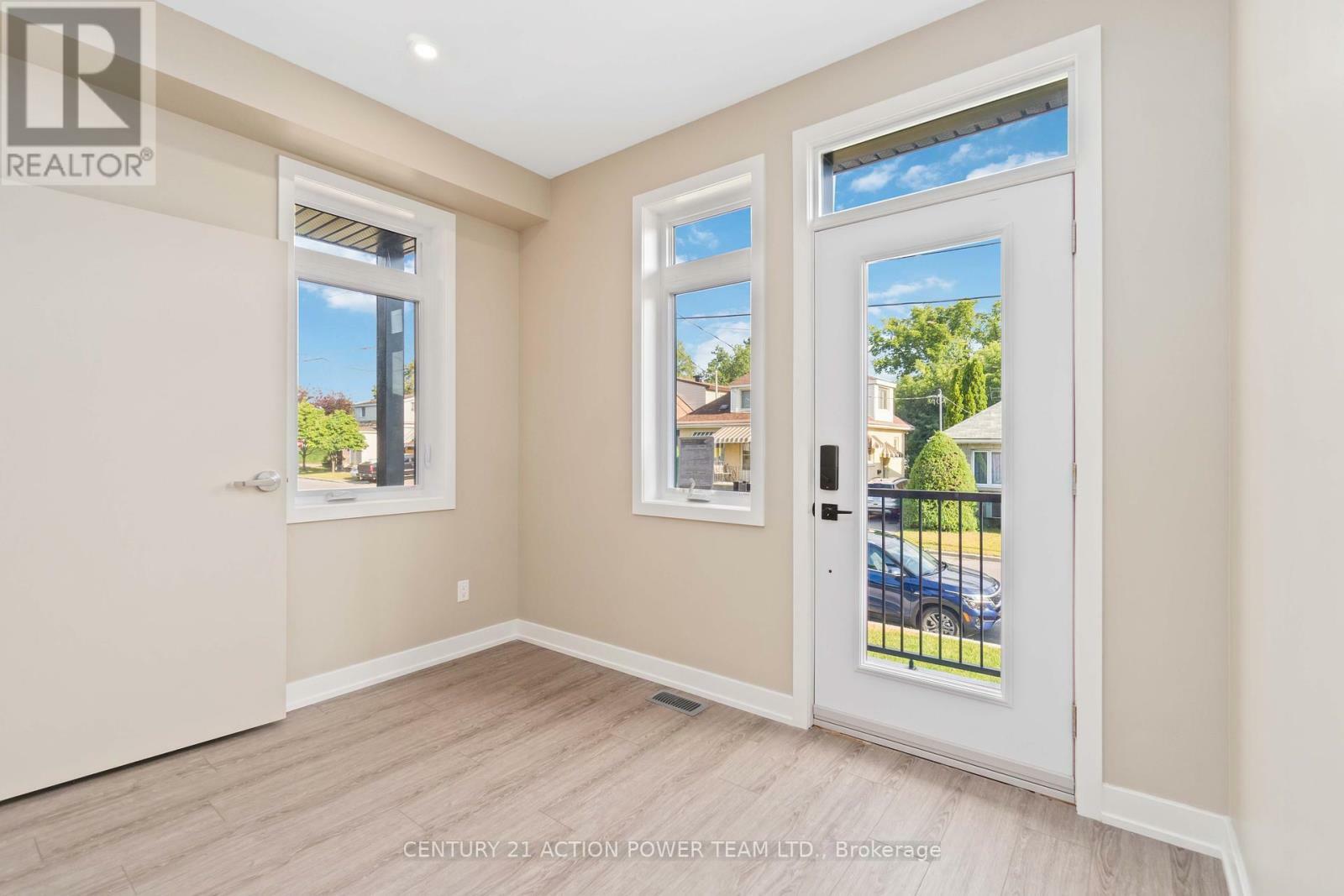 Property Photo: 280 Levis Avenue 1 ON K1L 6H6