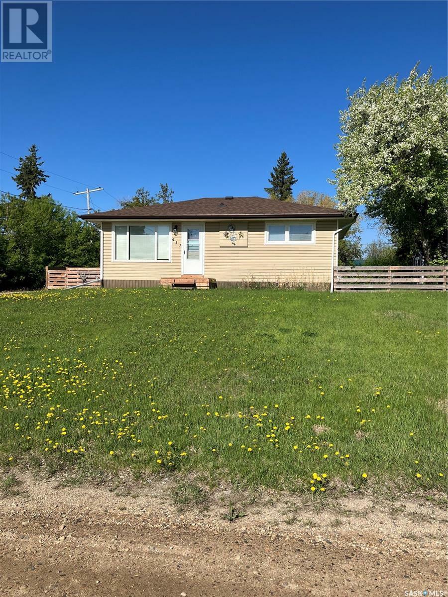 Property Photo: 411 1st Street SE SK S0A 1N0