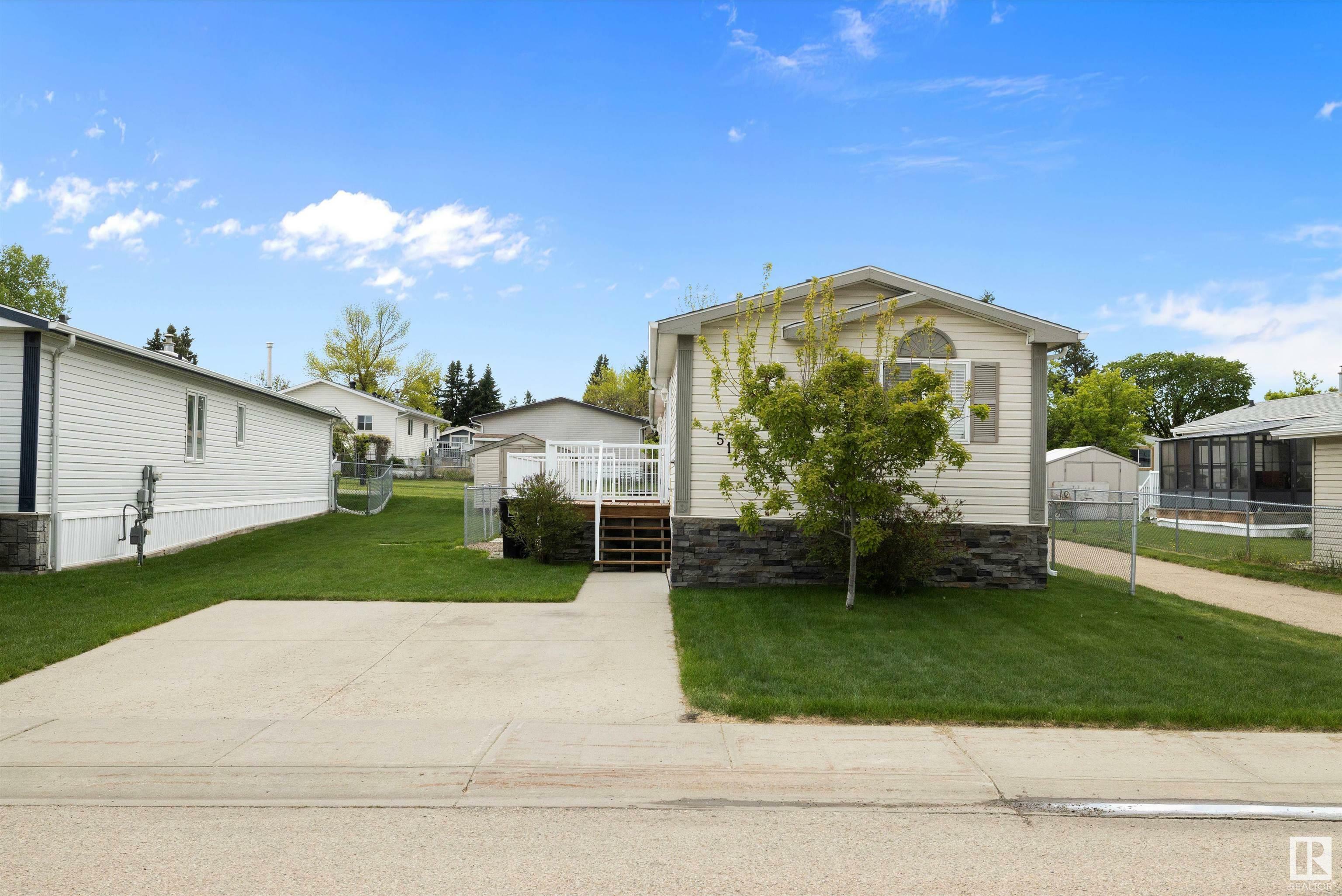 Property Photo: 511 Maple Wood Crescent NW AB T6P 0B1