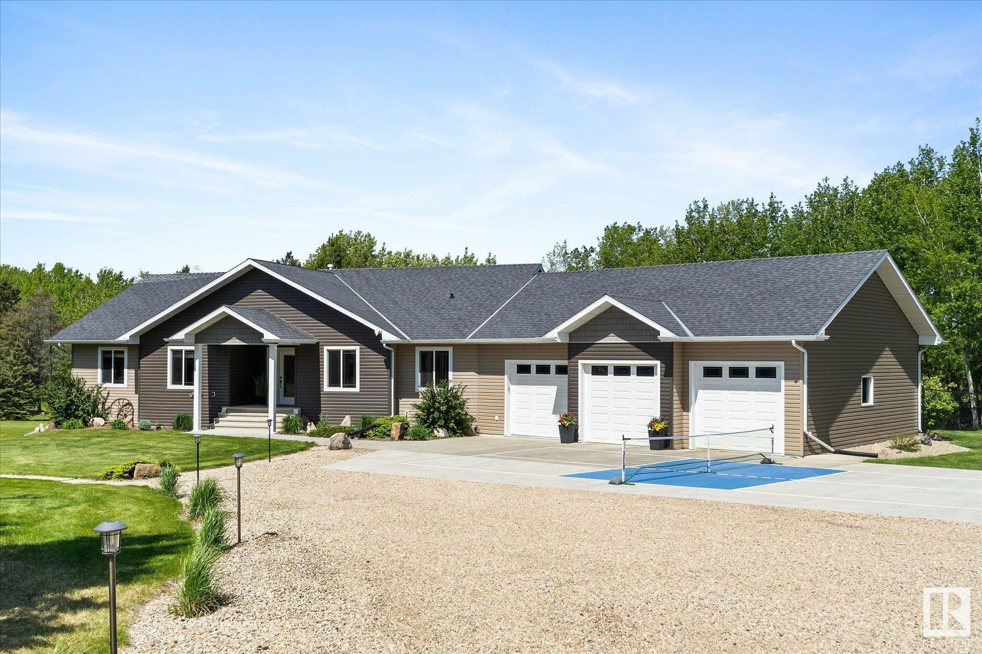 Property Photo: 53310 Rge Road 15 4C AB T7Y 0C3