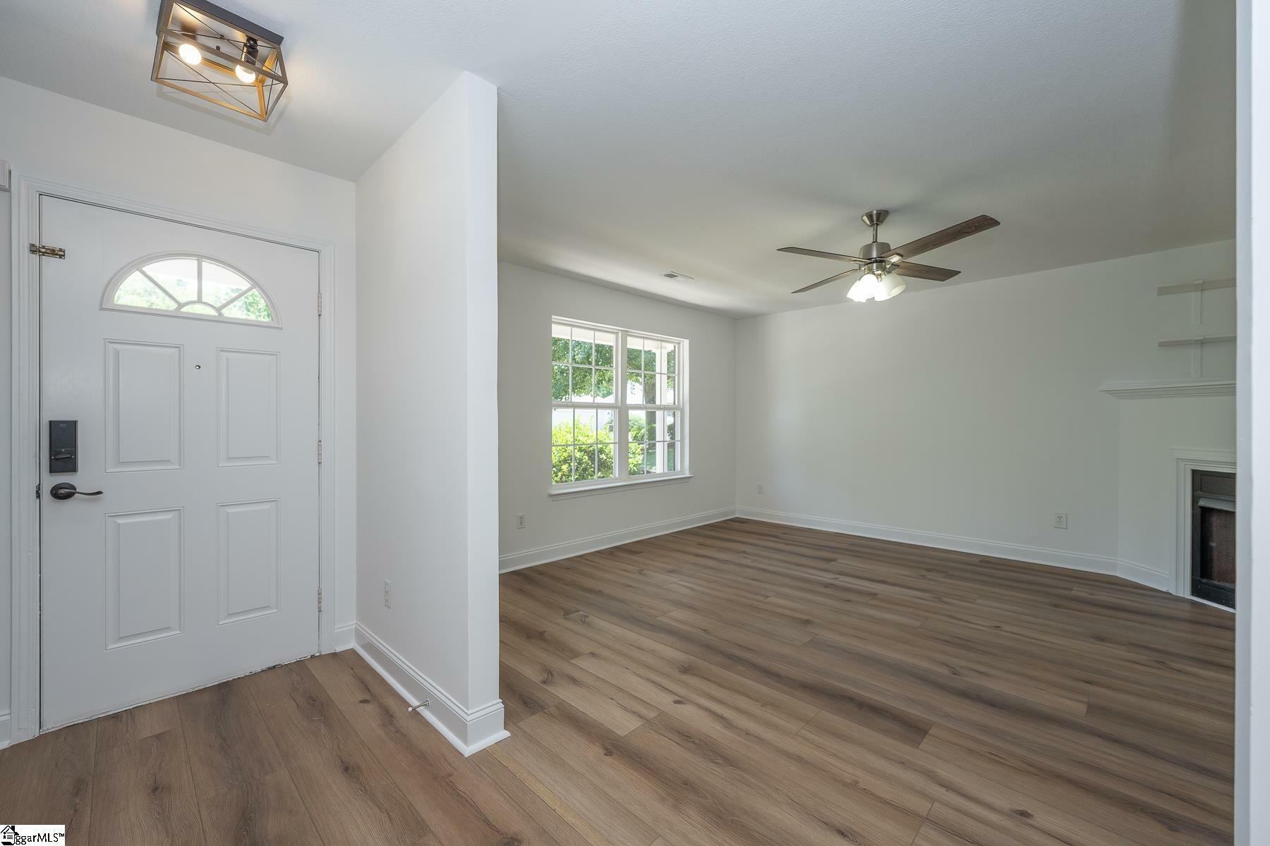 Property Photo: 104 Kingscreek Drive SC 29650