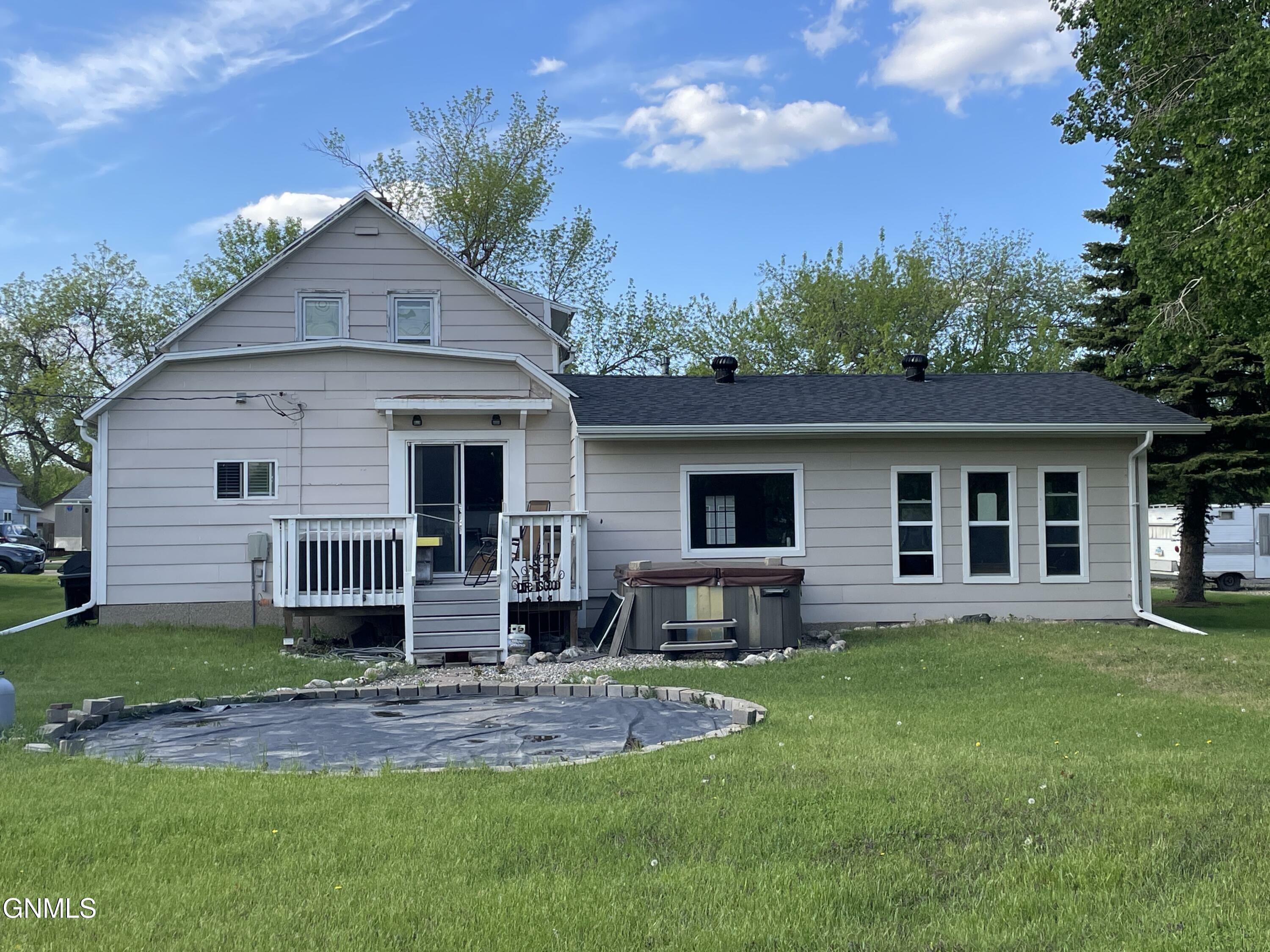 Property Photo: 950 3rd Street N ND 58421