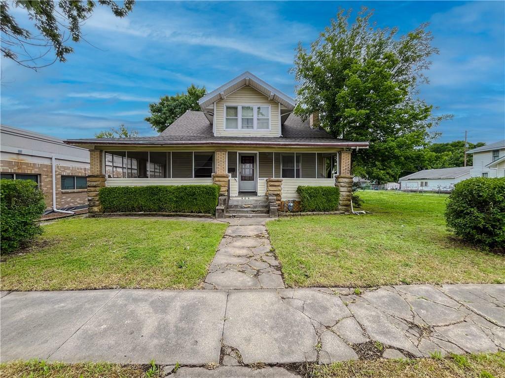 Property Photo:  809 W Myrtle Street  KS 67301 