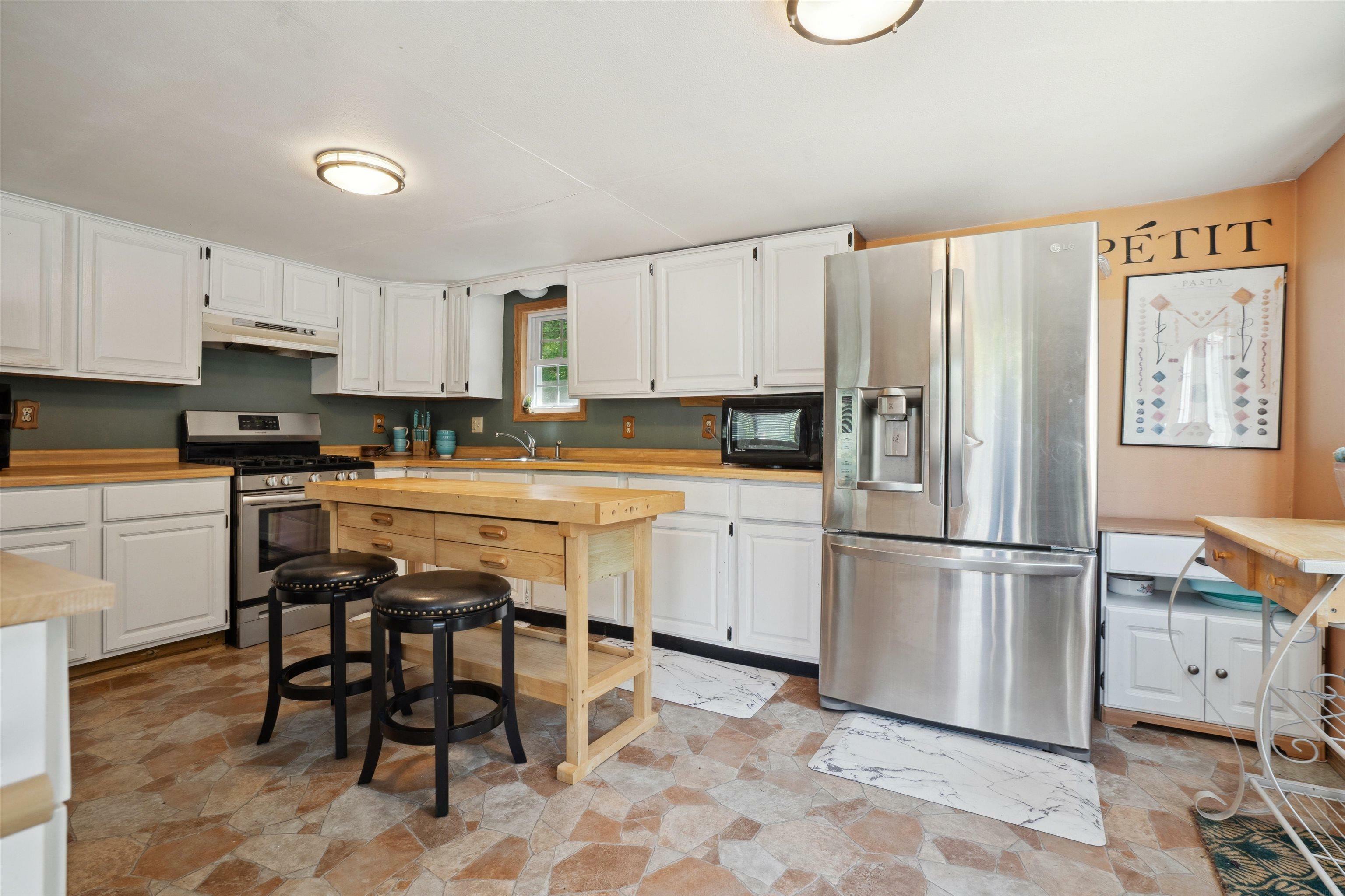 Property Photo:  705 Second Street  IA 52158 