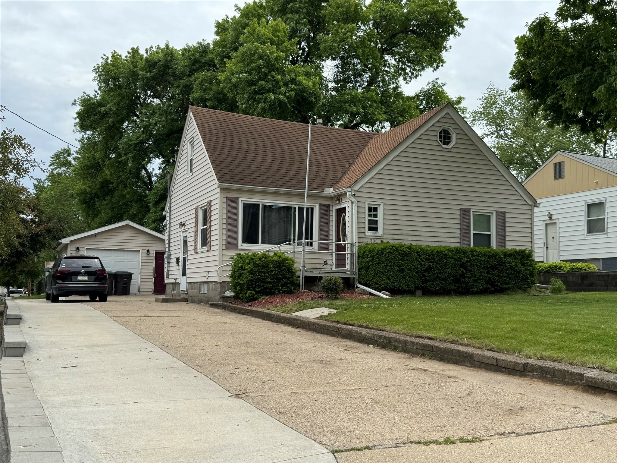 1300 Shawnee Avenue  Des Moines IA 50313 photo