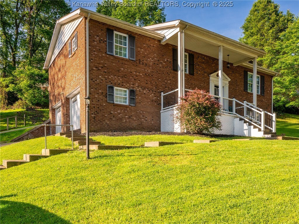 Property Photo: 1019 Lynn Oak Drive WV 25313
