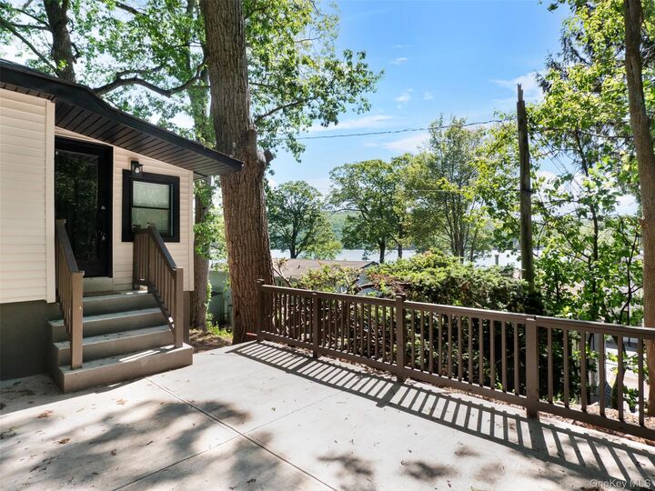 17 Woodlands Terrace  Greenwood Lake NY 10925 photo