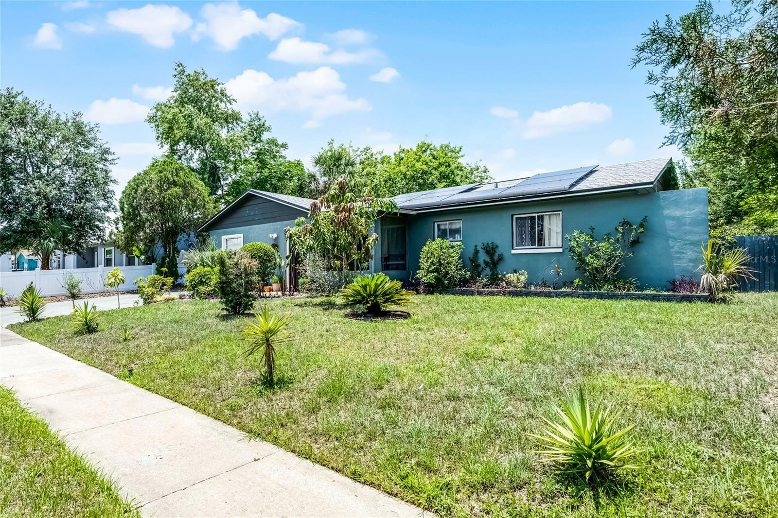 Property Photo: 1872 Wayside Drive FL 32818