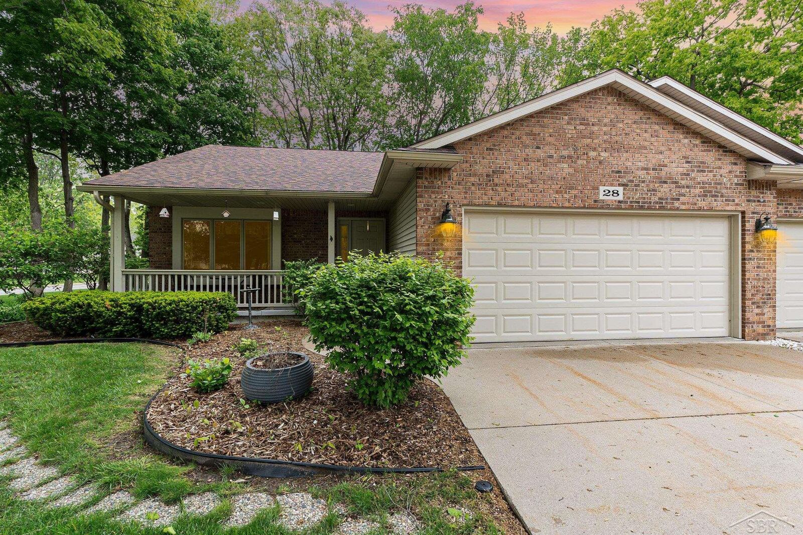 Property Photo:  28 Barrington Circle  MI 48603 