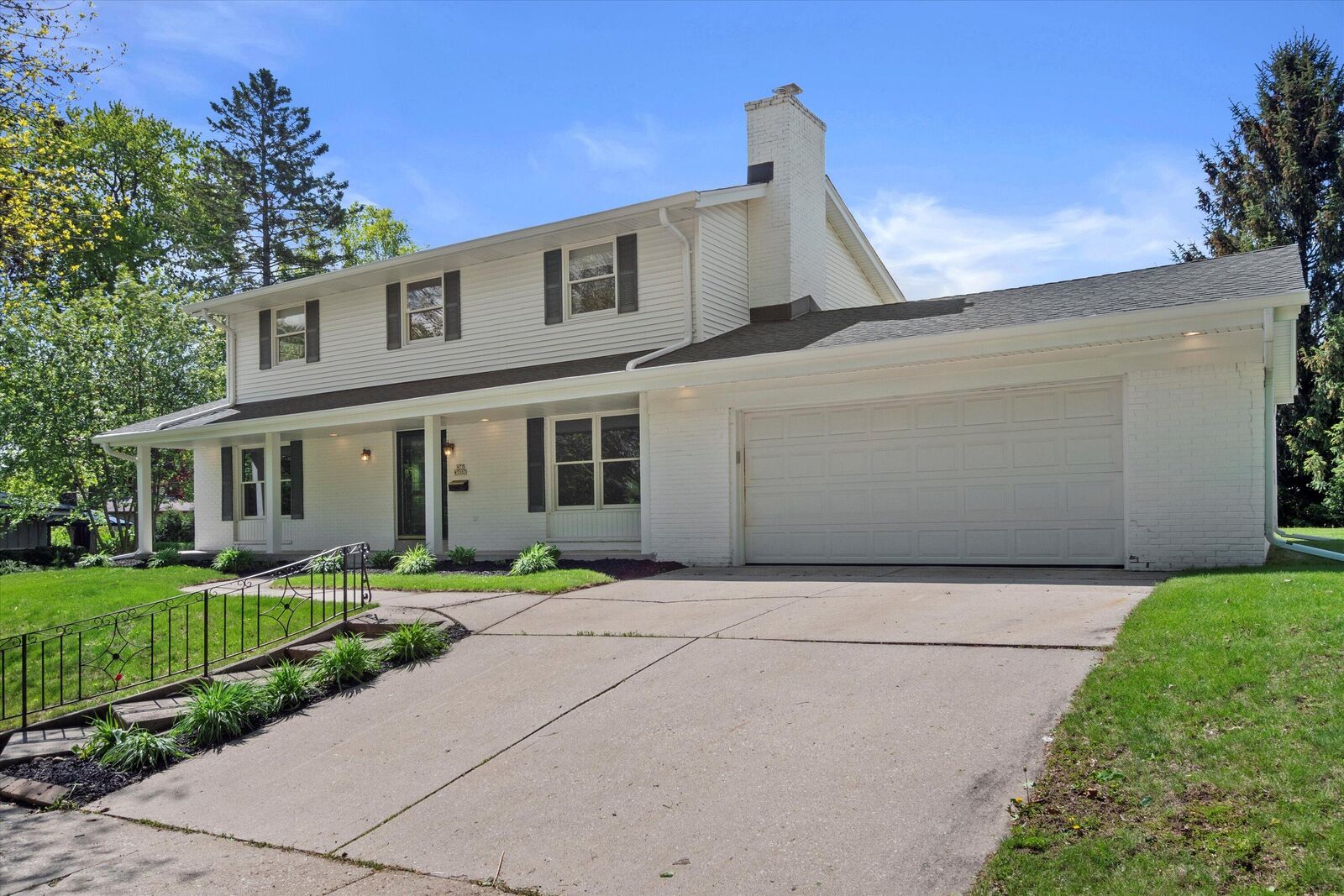 Property Photo:  N77w7007 Oak St  WI 53012 