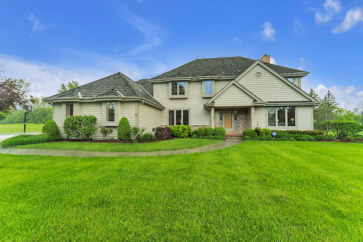 Property Photo:  11411 N Carriage Ct  WI 53092 