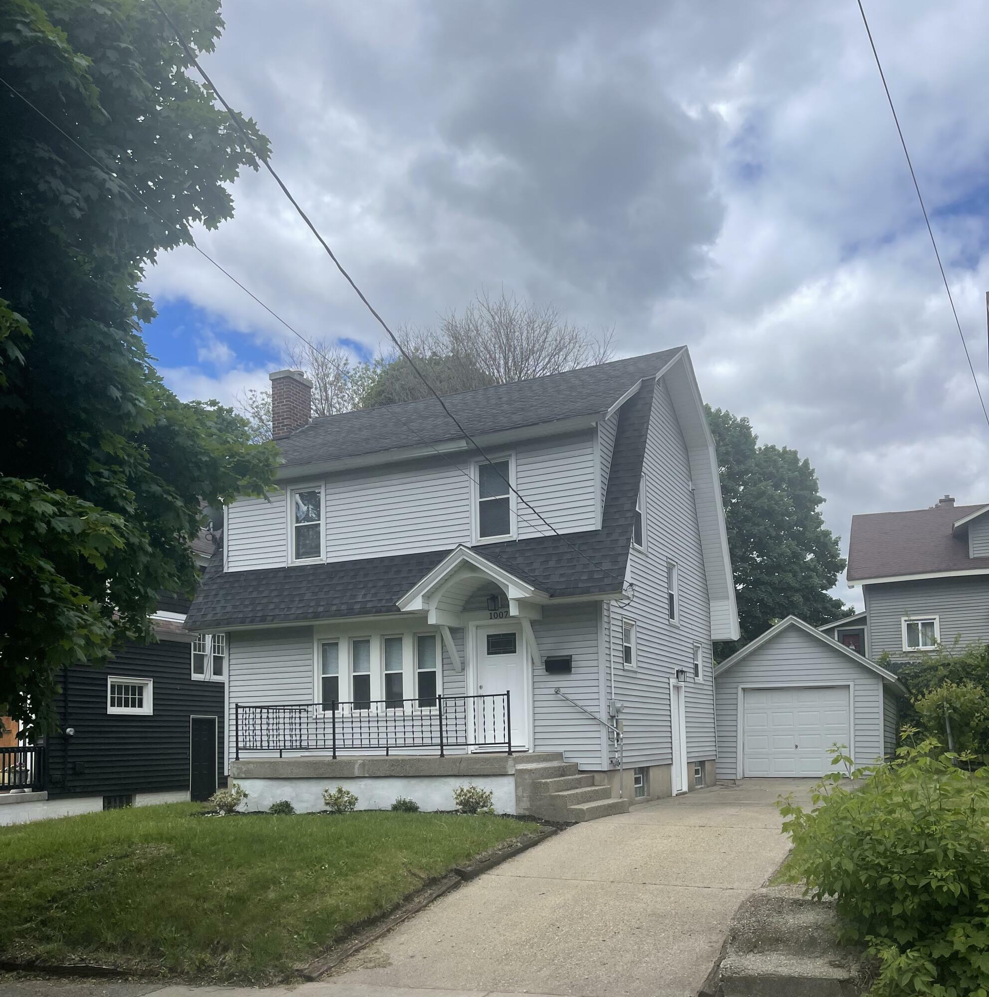 Property Photo: 1007 Alto Avenue SE MI 49507