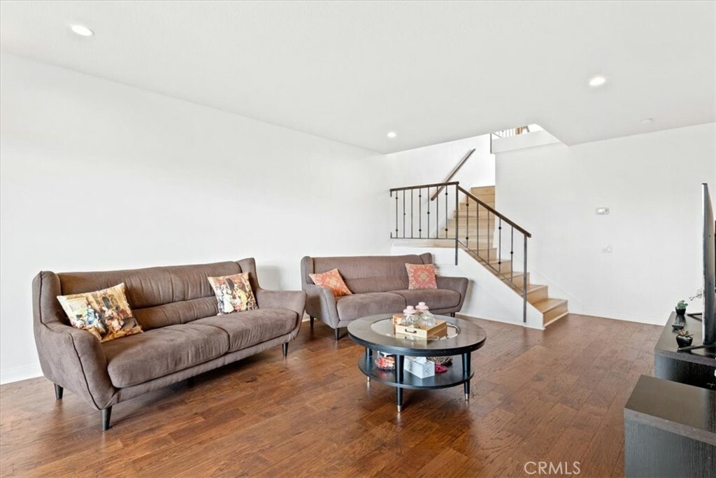 Property Photo: 865 Woodlawn Drive CA 91360