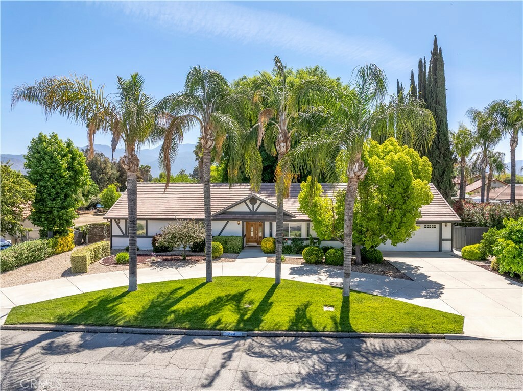 Property Photo: 274 N Hemet Street CA 92544