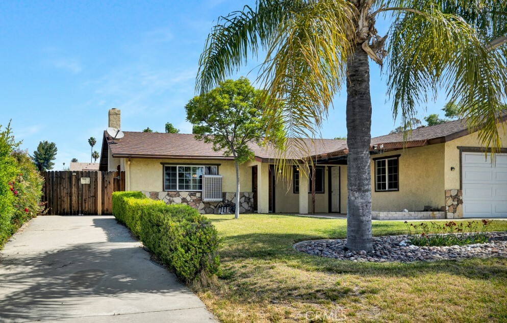 Property Photo: 2378 Thisa Way CA 92544