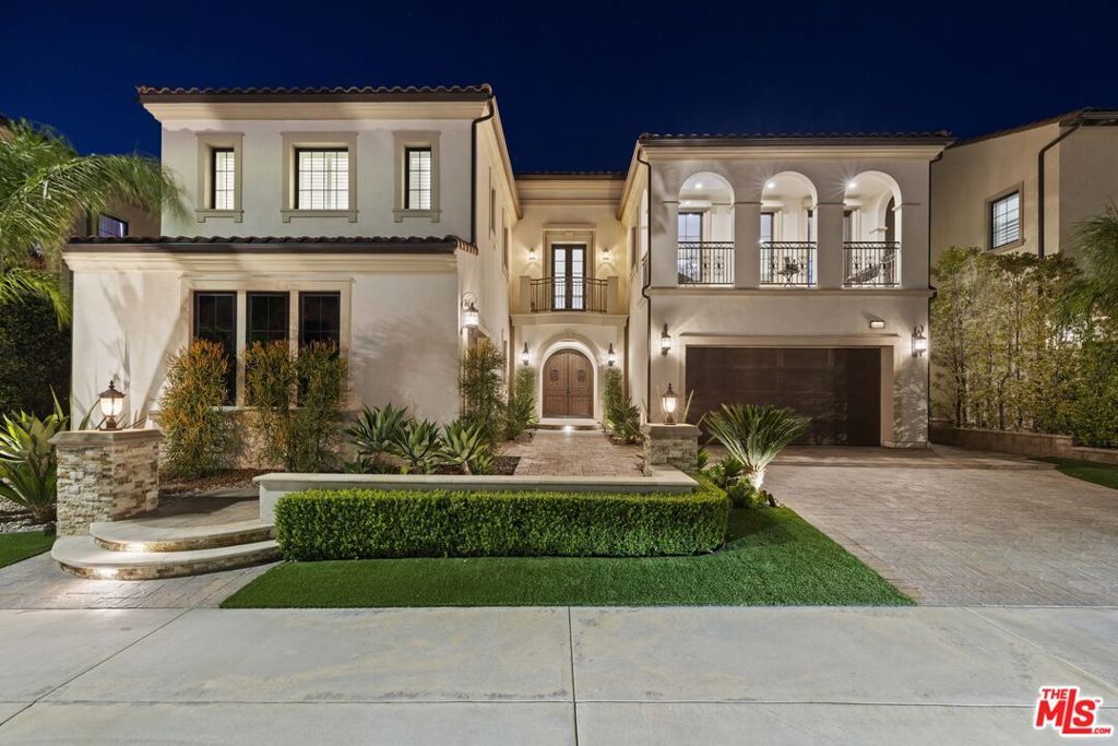 Property Photo: 20162 W Cromwell Way CA 91326