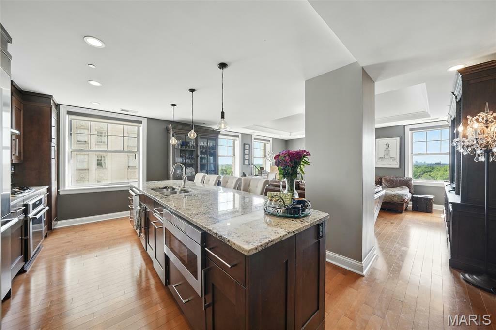 Property Photo: 232 N Kingshighway Boulevard 907 MO 63108