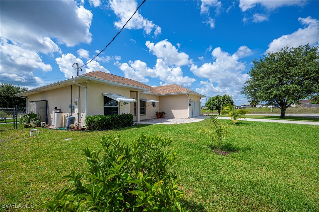 Property Photo: 1115 Comet Avenue FL 33935