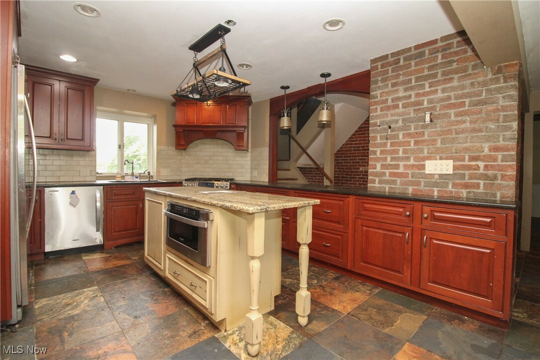 Property Photo: 1268 Tait Road SW OH 44481