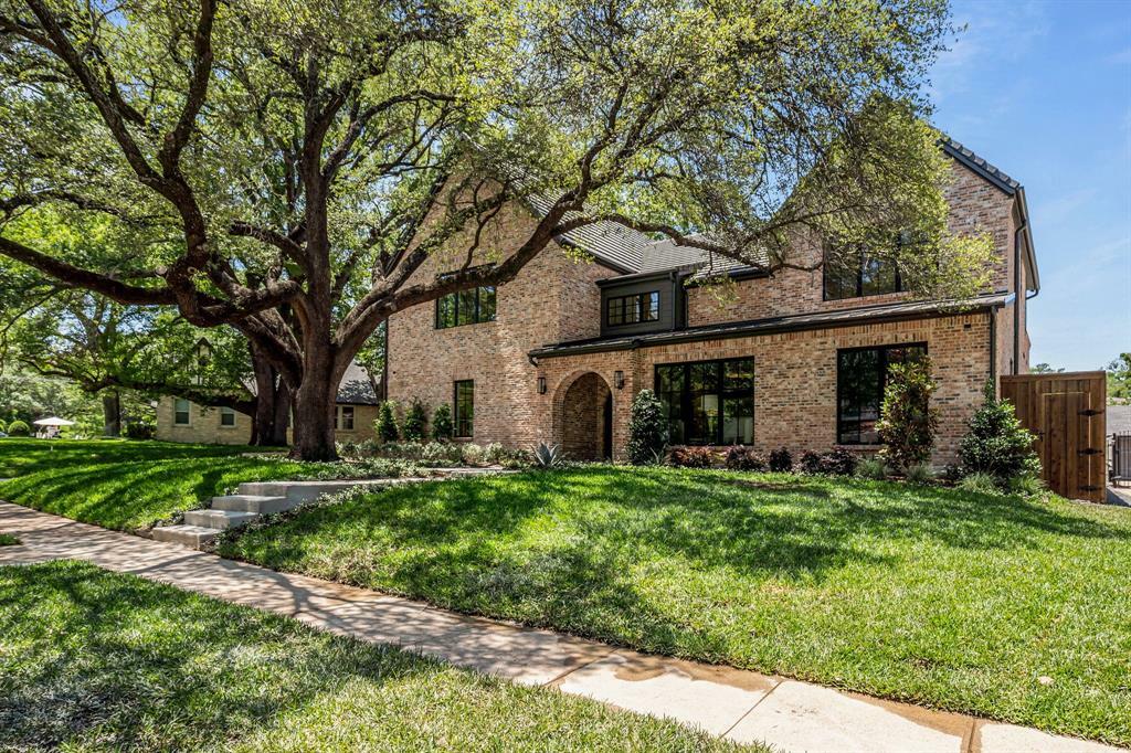 Property Photo:  2426 Stadium Drive  TX 76109 