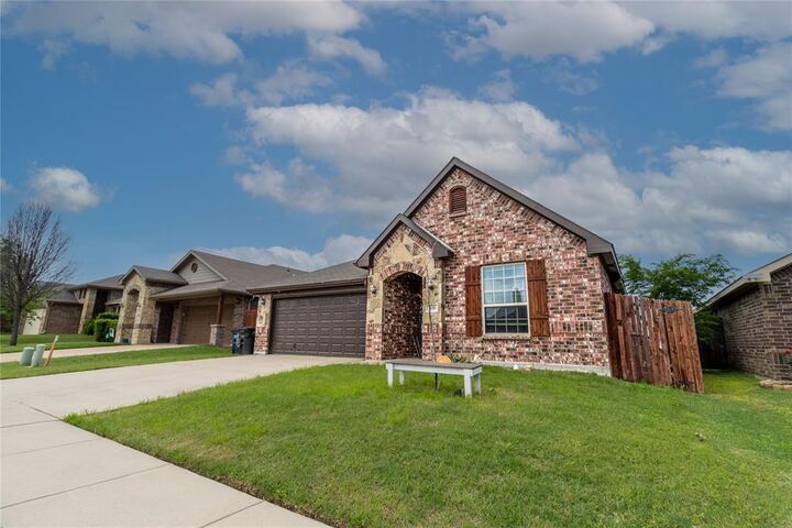Property Photo:  408 Prescott Lane  TX 76036