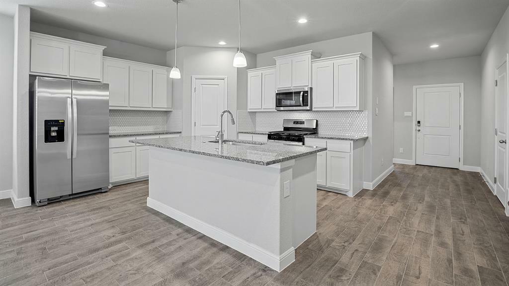 Property Photo: 105 Leon Avenue TX 76078
