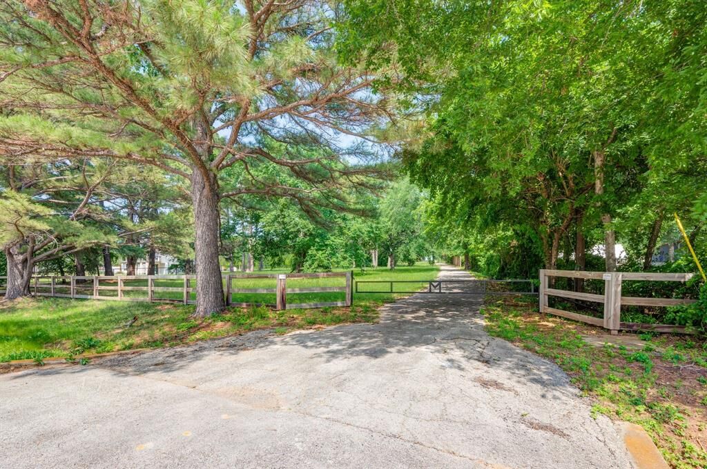 Property Photo:  438 Taylor Road  TX 76226 