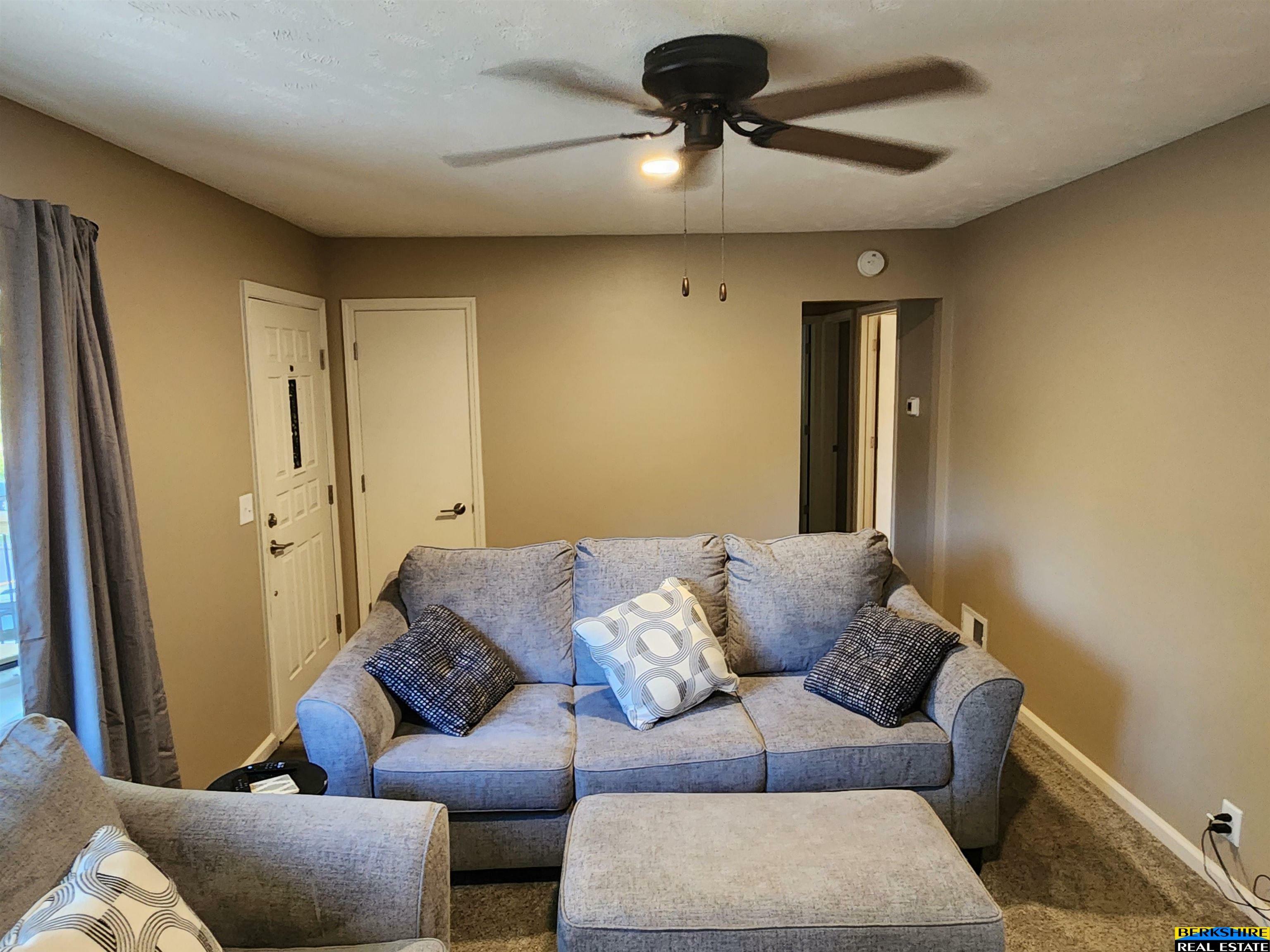 Property Photo: 3608 S 87 Avenue NE 68124