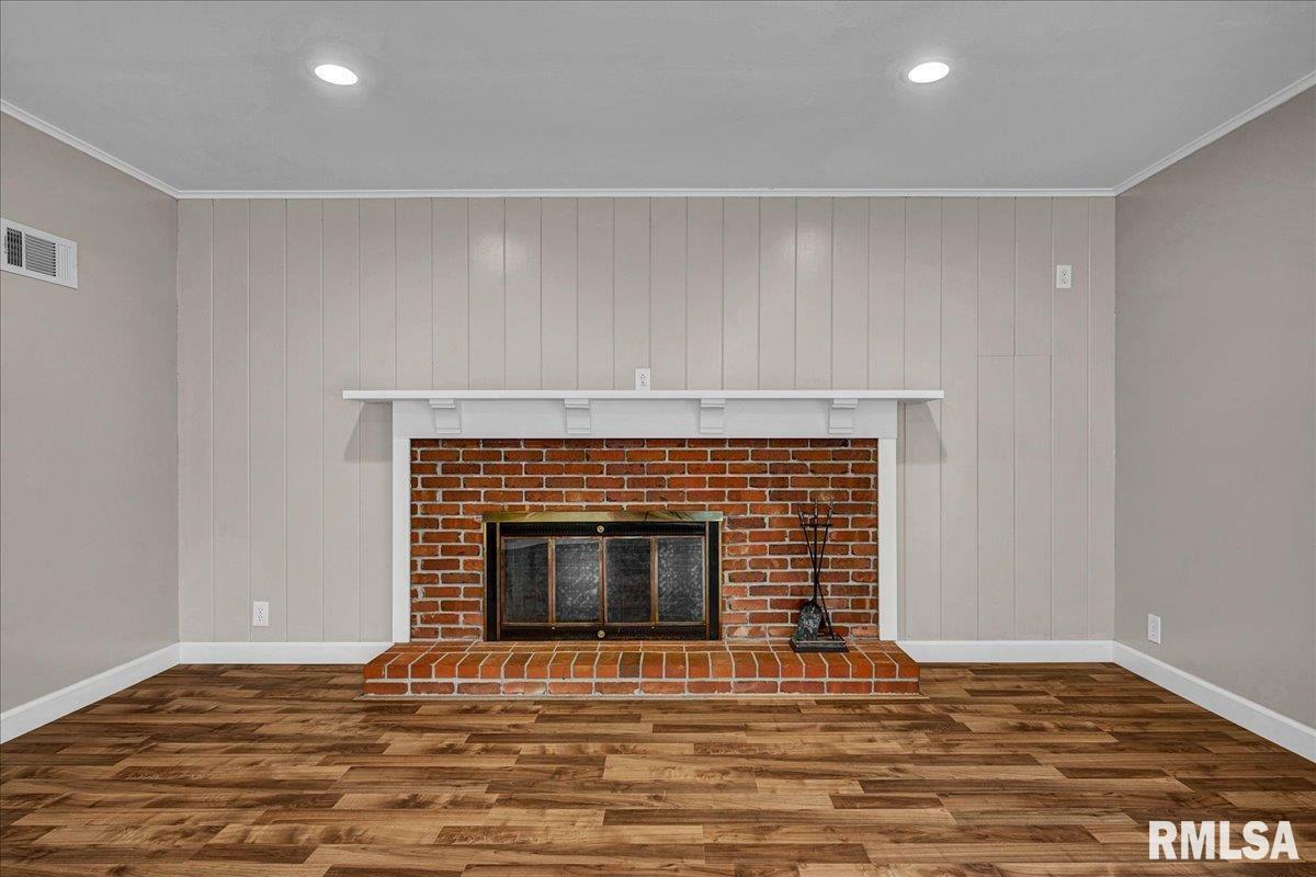 Property Photo: 305 Redbud Drive IL 61571