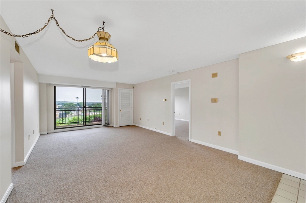 Property Photo: 200 Locust St 606 MA 01904