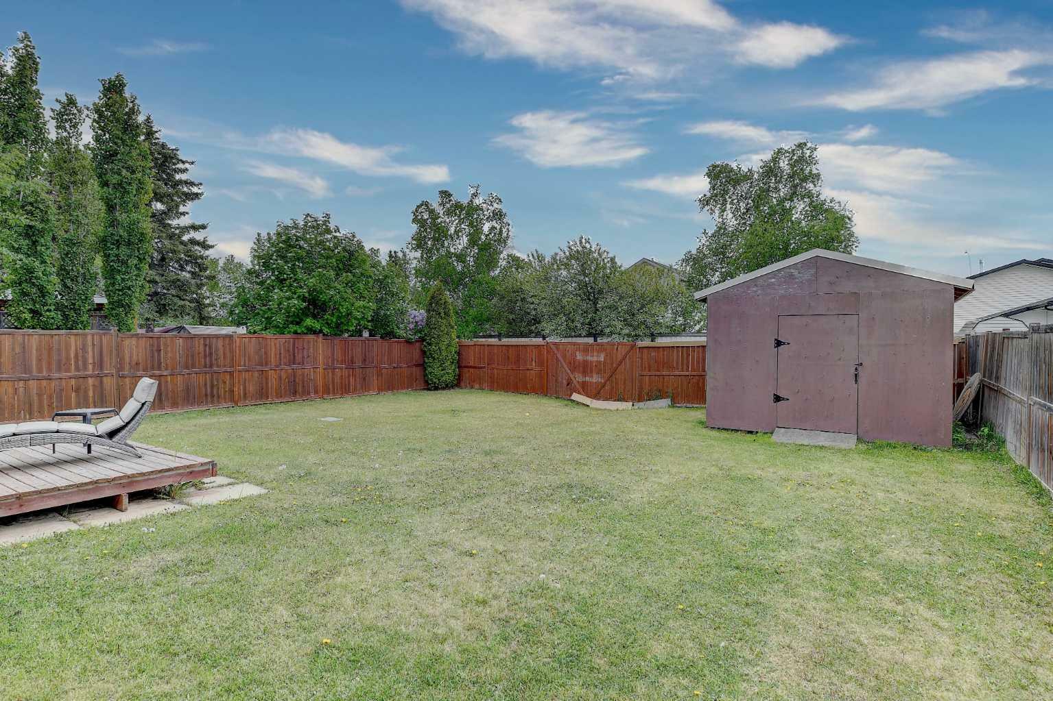 Property Photo: 9053 102 Avenue AB T8X 1G8