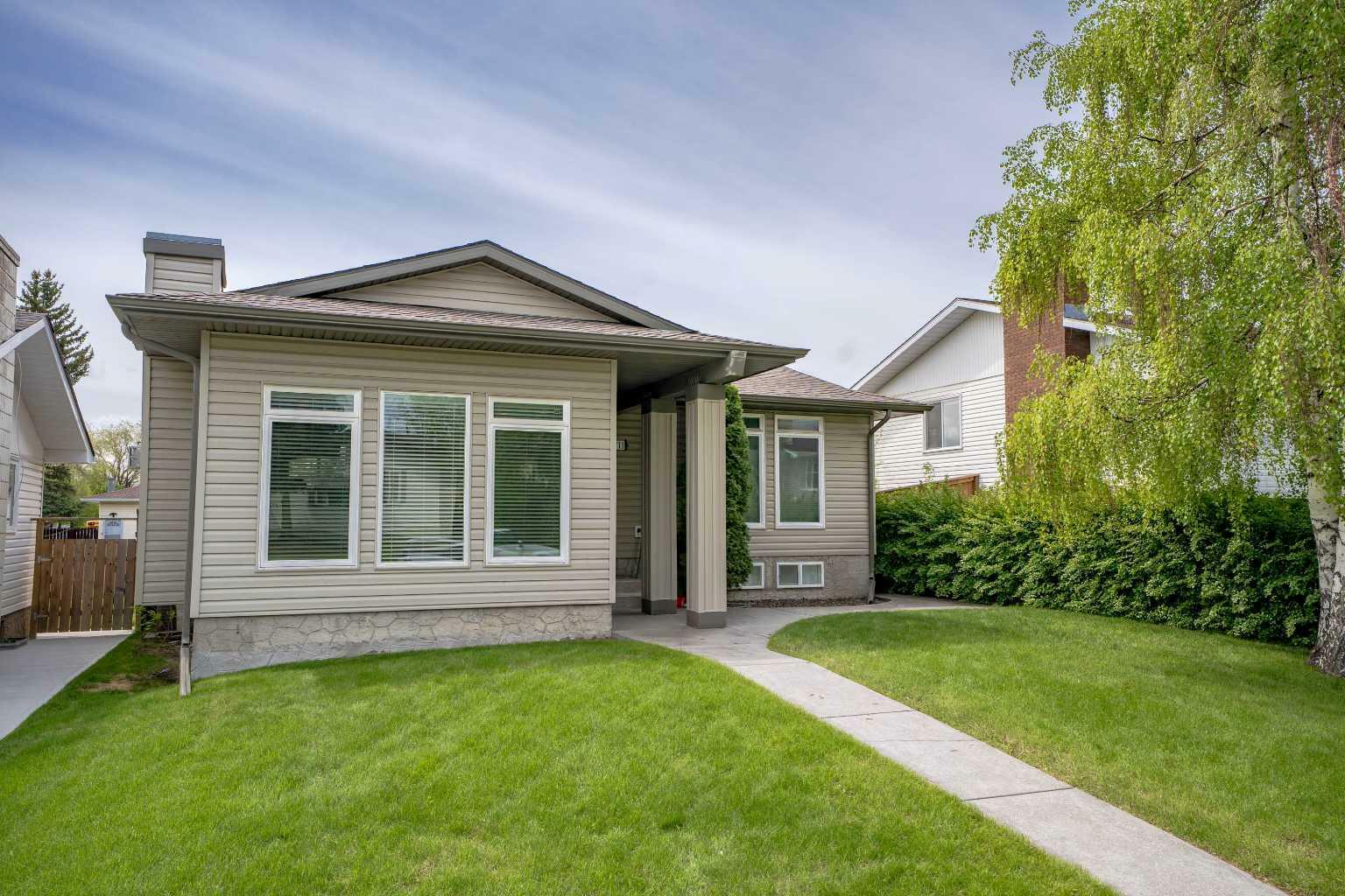 Property Photo: 5711 18th Avenue NE AB T1Y 1N8