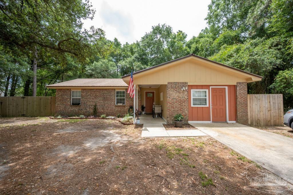Property Photo: 8687 John Hamm Rd FL 32583