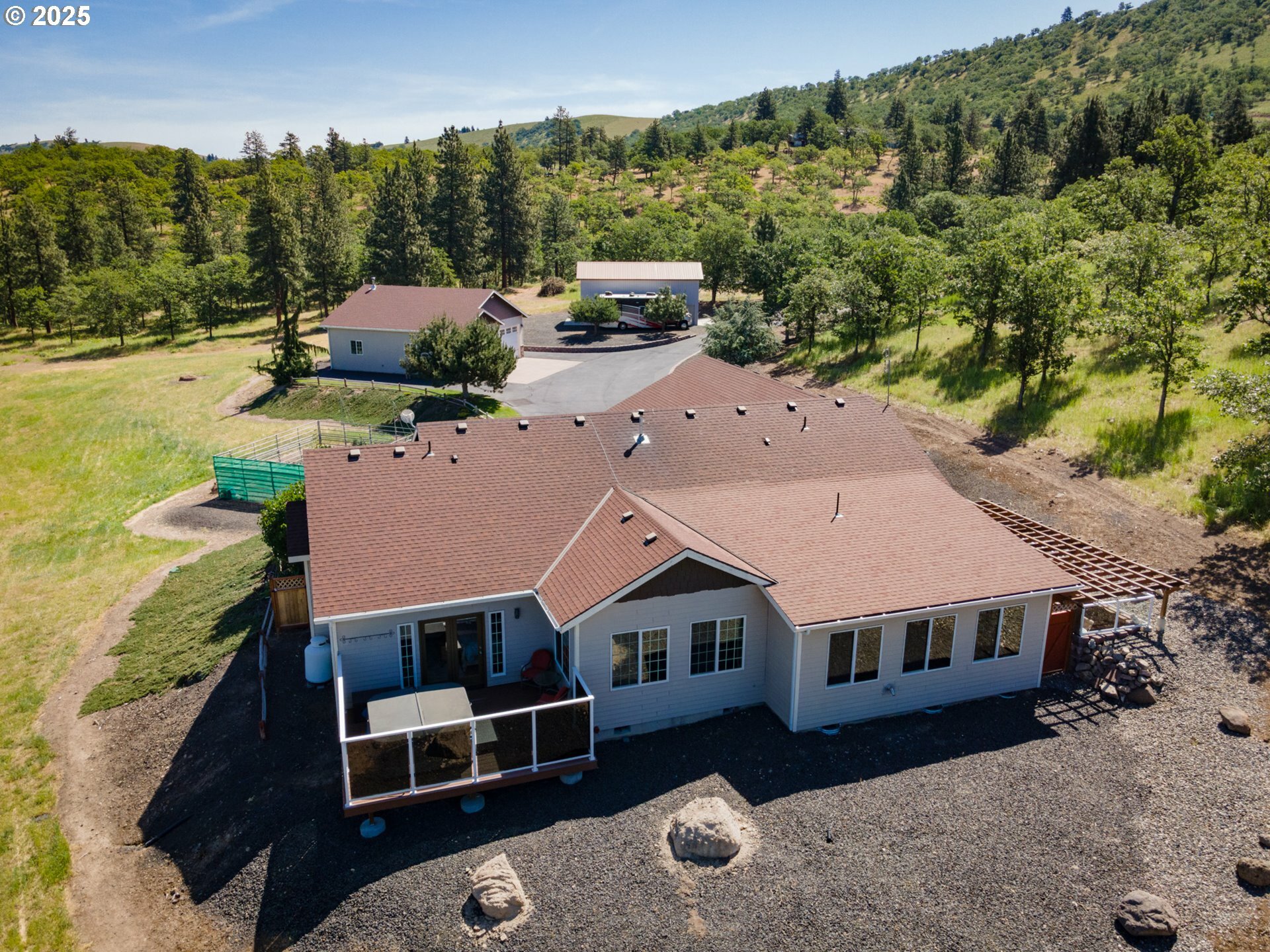 Property Photo: 6065 Cherry Heights Rd OR 97058