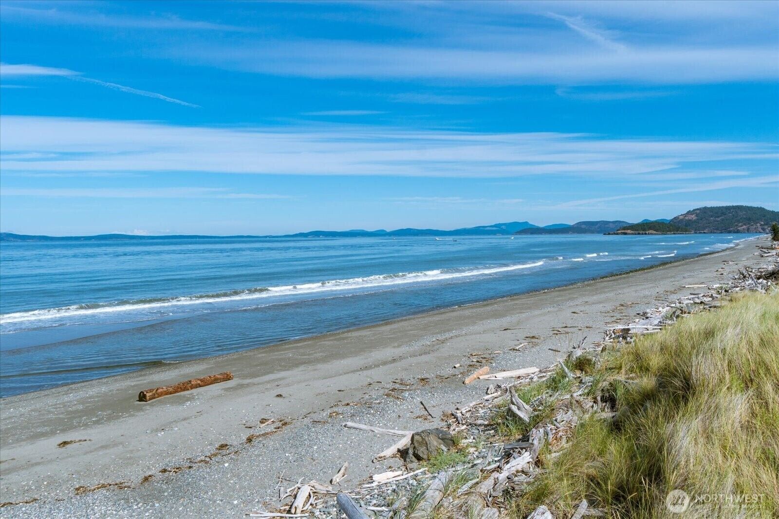 Property Photo:  4689  Surfcrest Drive  WA 98277 