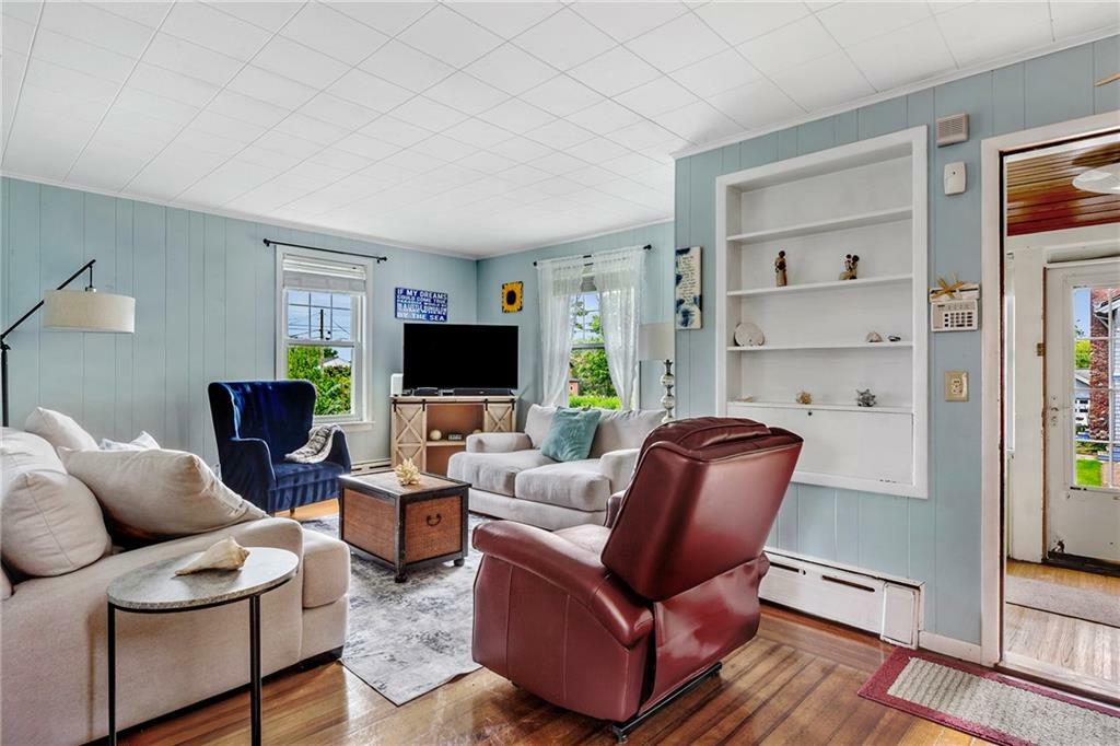 Property Photo:  25 Renfrew Avenue  RI 02842 