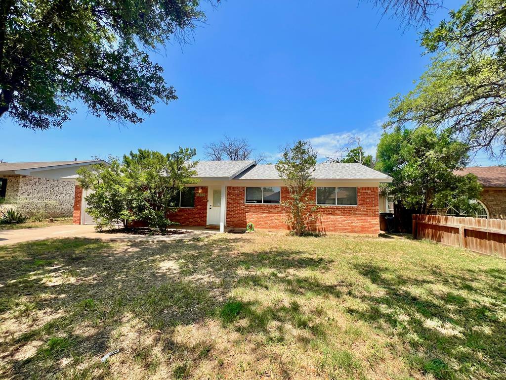 Property Photo: 1013 Wynne Ave TX 76905