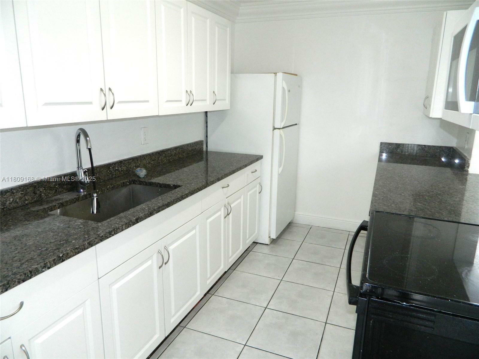 Property Photo: 1270 SW 29th Ter FL 33312