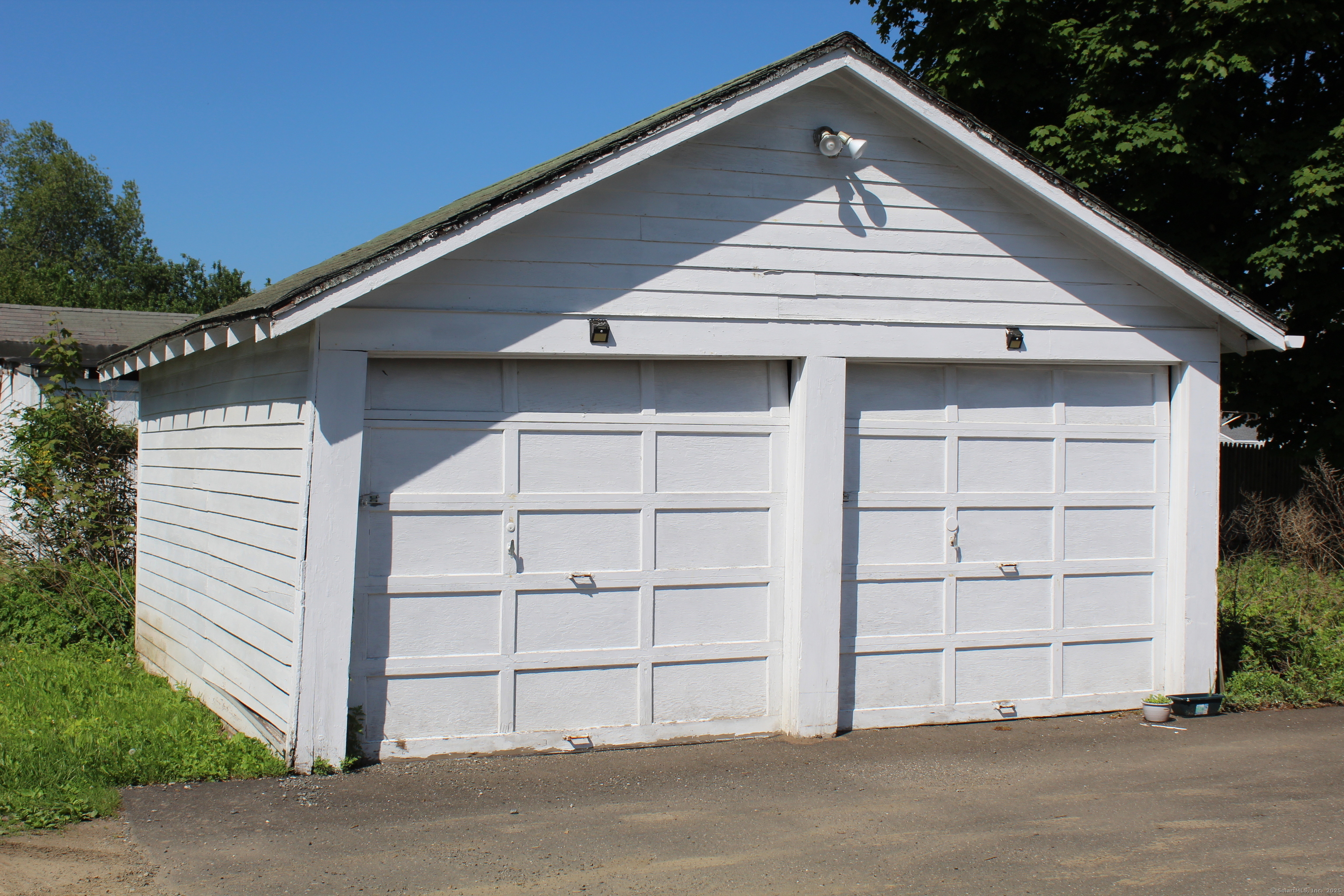 Property Photo: 114-116 Hemingway Avenue CT 06512