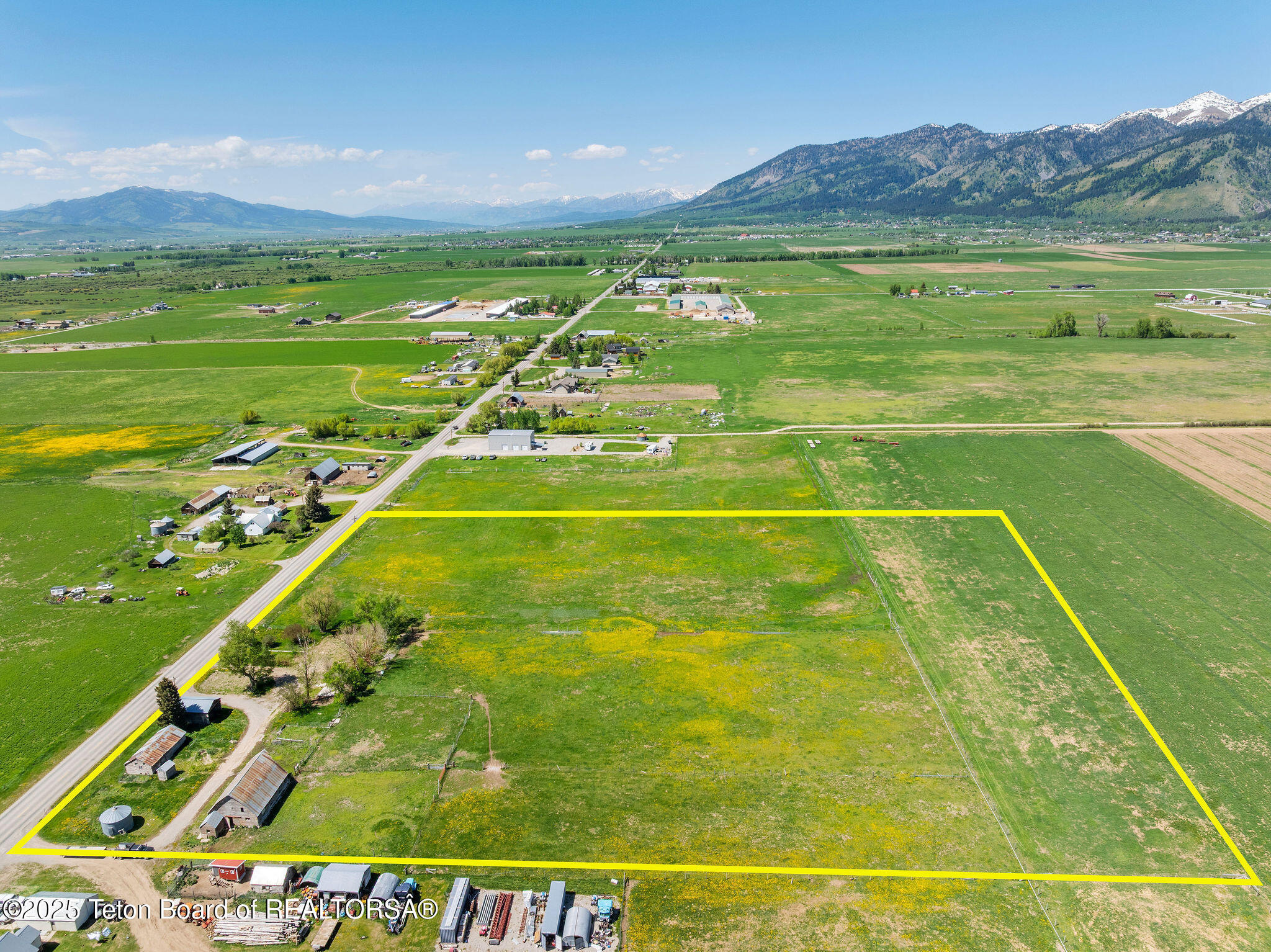 Property Photo: 836 Muddy String WY 83127