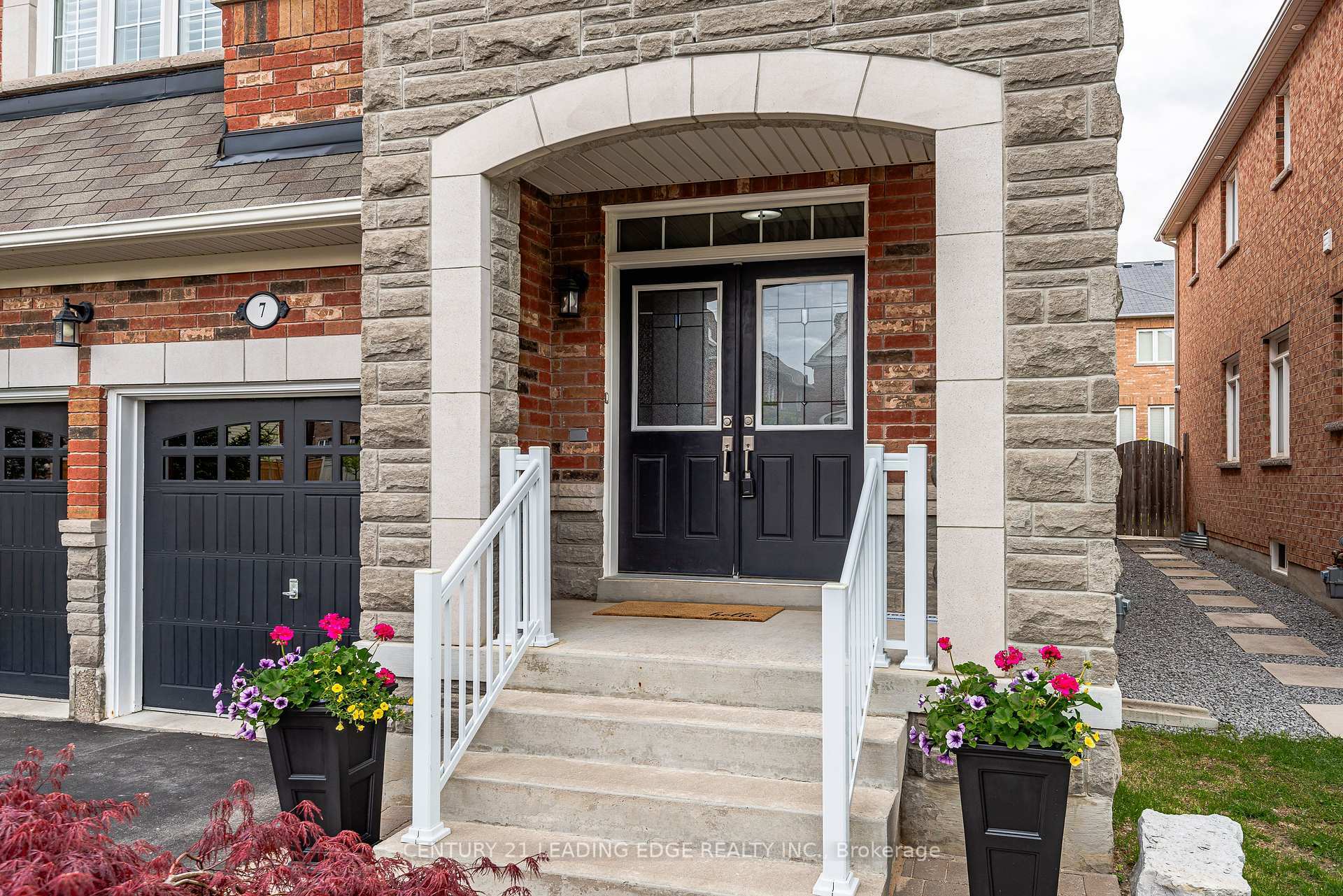 Photo de la propriété: 7 McCann Crescent ON L3Z 0G5