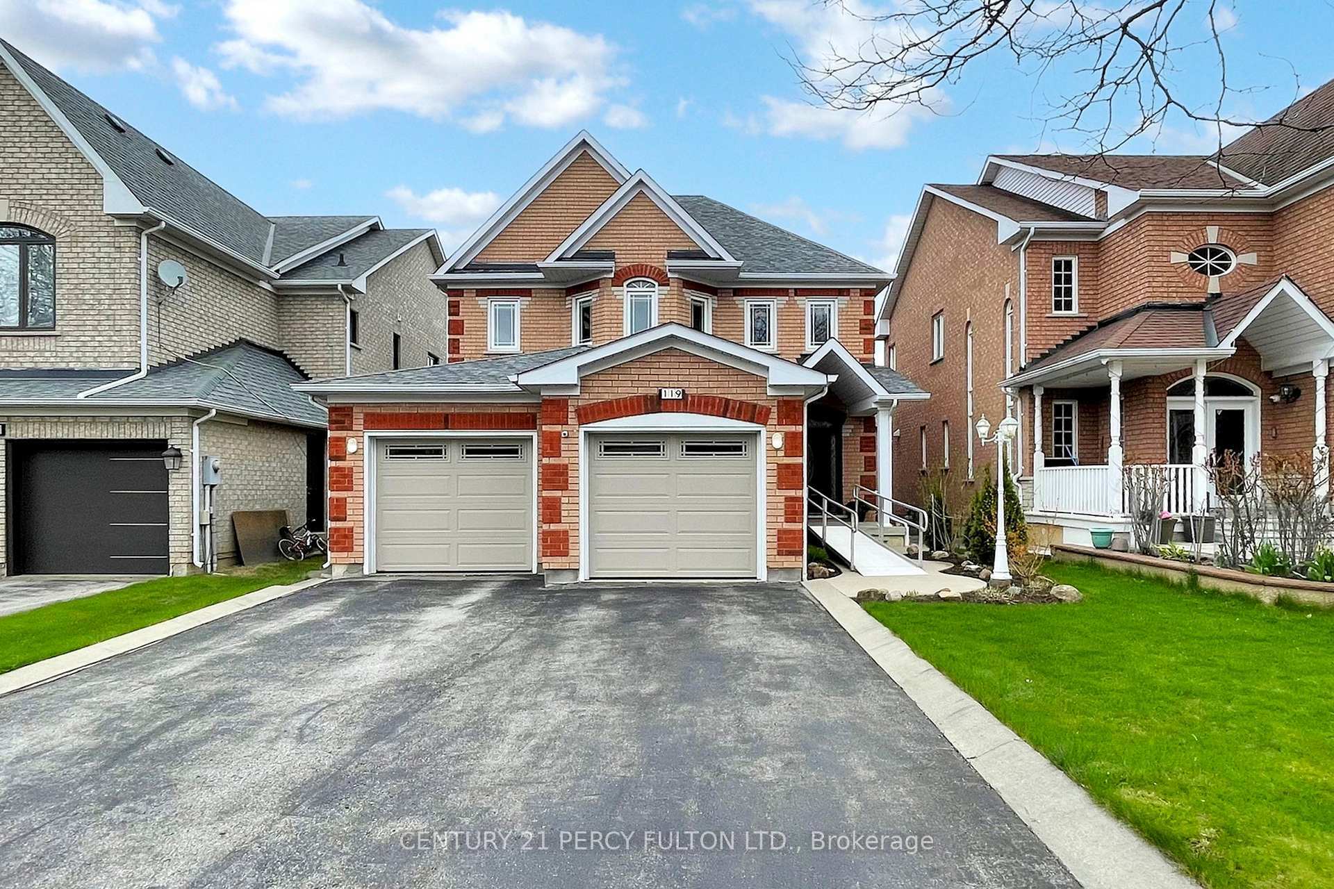 Photo de la propriété: 119 Elvira Crescent ON L3S 3S7