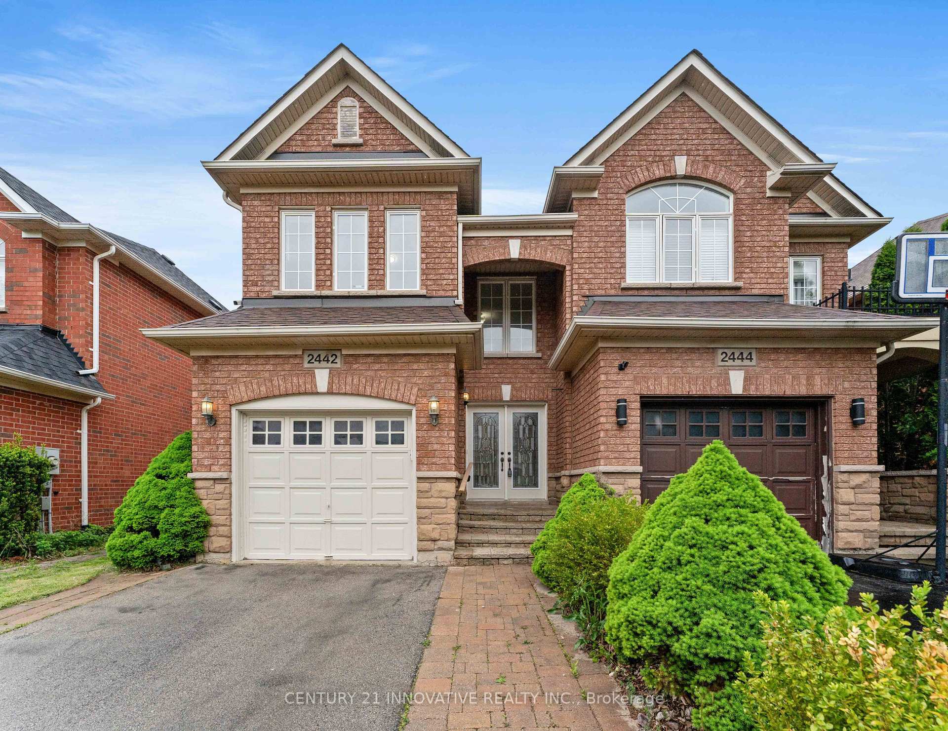 Property Photo:  2442 Felhaber Crescent  ON L6H 7N8 